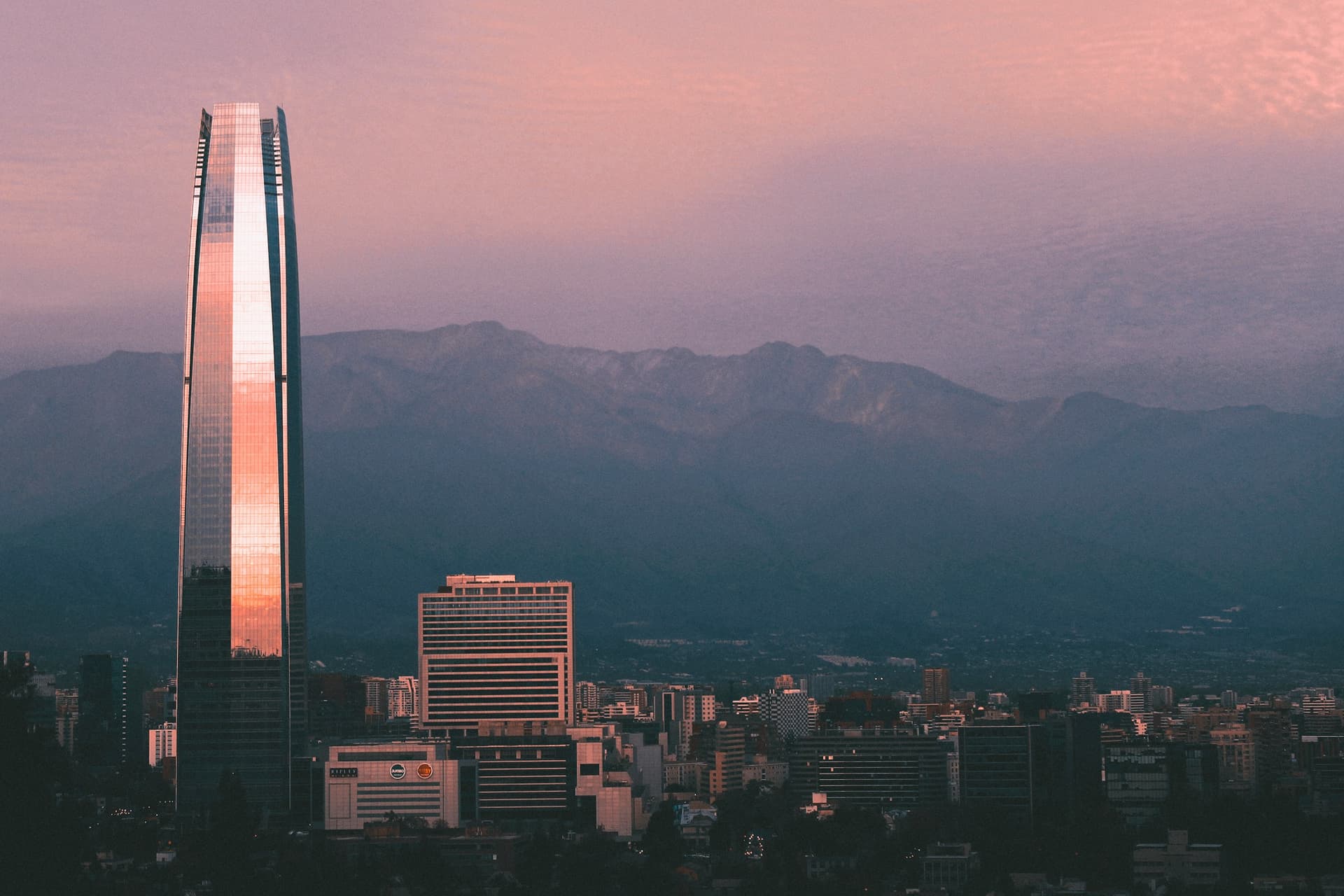Santiago de Chile con la cordillera de los Andes